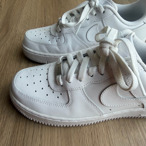 Women Size 8 White Air Force 1s Sneakers - Picture 8 of 16
